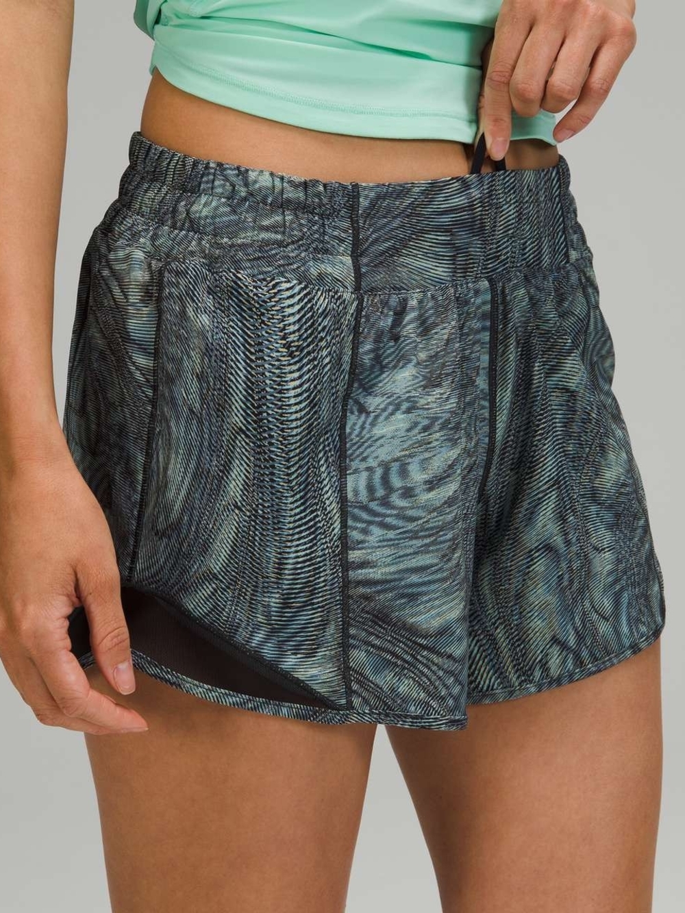 Lululemon Hotty Hot Short 4" Size 4 Tall